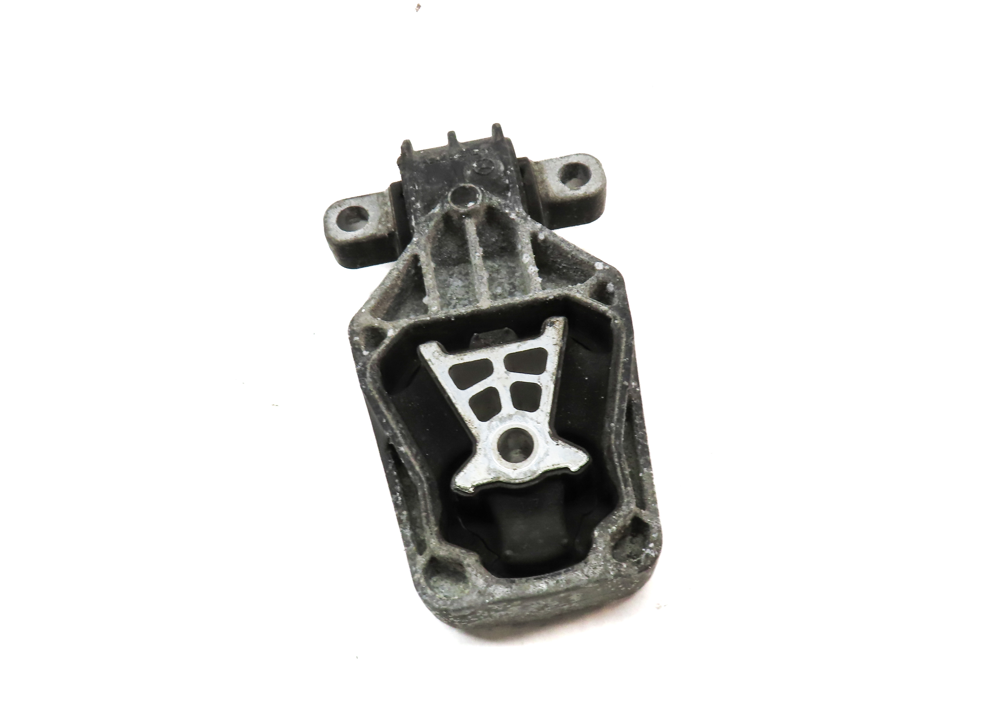 2019 MERCEDES GLA250 (X156) 2.0L TURBO LOWER AUTO TRANSMISSION MOUNT BRACKET — exact item pictured